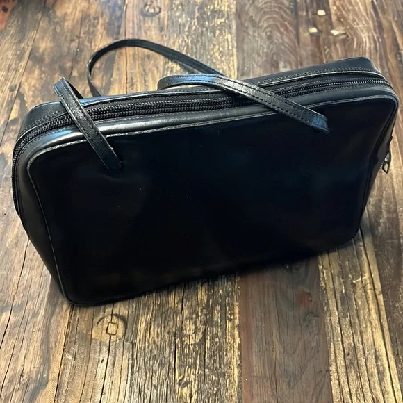 Gucci Shoulder Bag - Picture 2 of 12